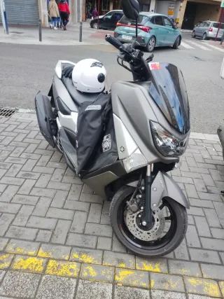 Yamaha NMAX 125 gris mate.14.000 km.No negociable