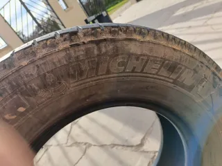 Dos Neumático MichelinAgilis. 225/75R 16CP