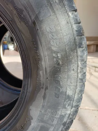 Dos Neumático MichelinAgilis. 225/75R 16CP