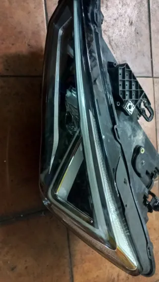 Faro Izquierdo Seat Cupra León