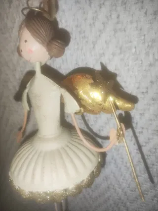 Ángel decorativo de metal