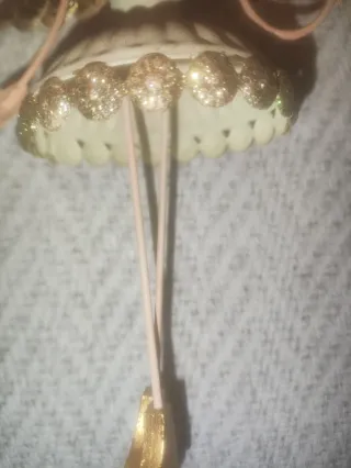 Ángel decorativo de metal