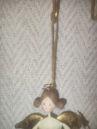 Ángel decorativo de metal