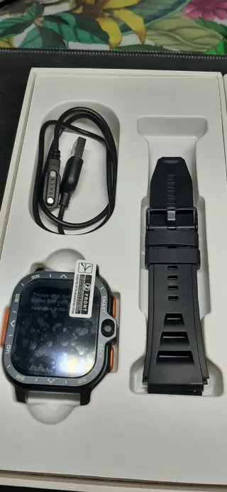 Smartwatch Negro y Naranja