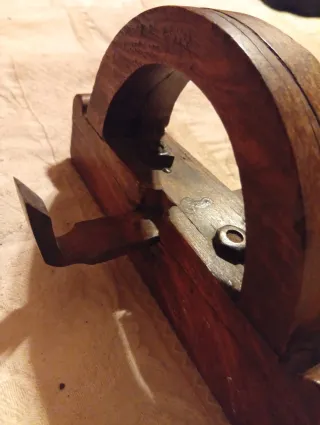 Lotto attrezzi antichi in legno e metallo