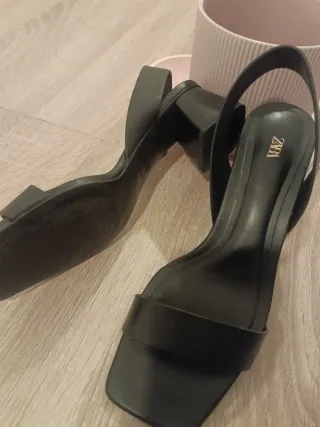 Sandalias destalonadas Zara sin uso. Piel.