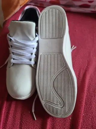 Deportivas blancas con detalle rosa ESTÁN SIN USAR