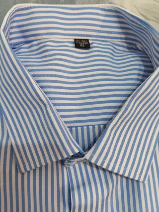 Camisa de vestir a rayas azules