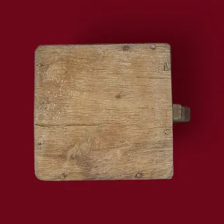 Antigua medida de grano de madera