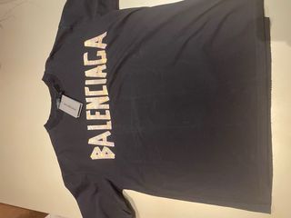Camiseta Balenciaga Negra Logo Dorado