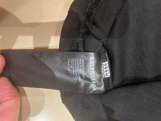 Camiseta Balenciaga Negra Logo Dorado