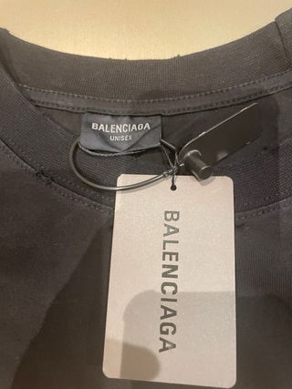 Camiseta Balenciaga Negra Logo Dorado
