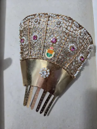 2 Peinetas y Abalorios Dorados