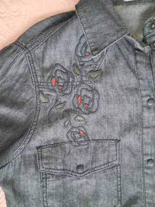 Camisa vaquera bordada flores