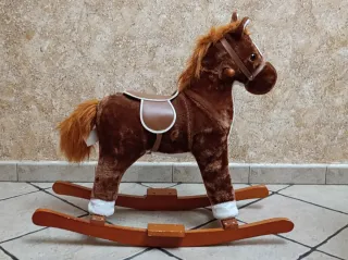 Caballito balancín con música como nuevo