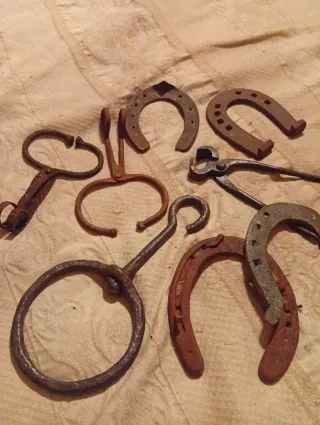 Lotto attrezzi antichi per animali