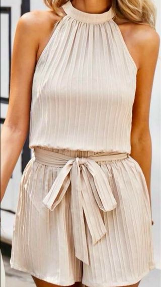 Conjunto beige elegante dos piezas/a estrenar