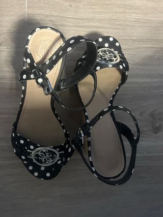 Sandalias Guess Cuña Lunares Negro/Blanco