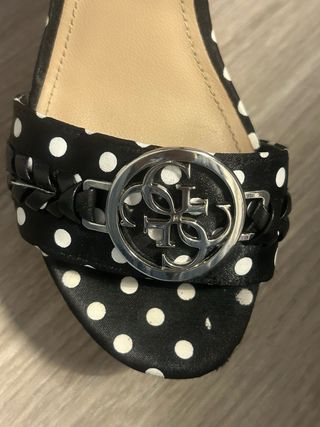 Sandalias Guess Cuña Lunares Negro/Blanco