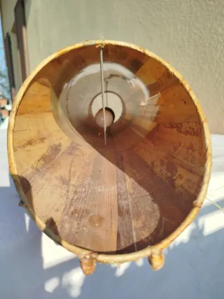 Lampada da parete in legno e foglie di banano