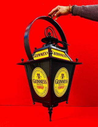 2 FAROLES VICTORIANOS GUINNESS- HIERRO XXL-AÑOS 90