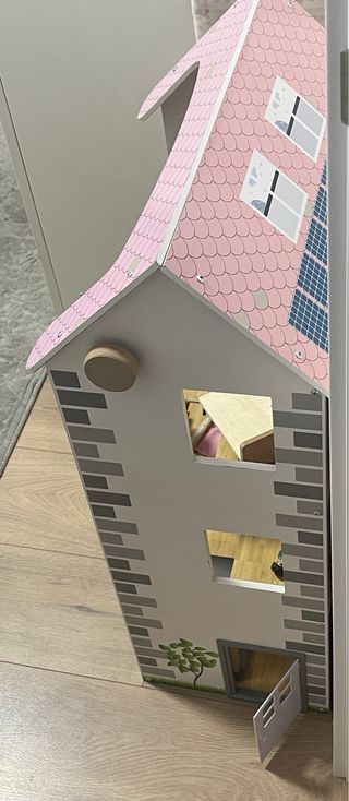 Casa de muñecas de madera