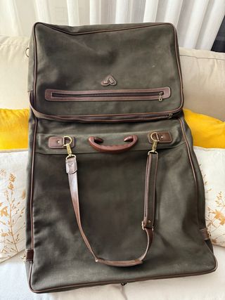 Portatrajes de viaje verde oliva