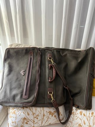 Portatrajes de viaje verde oliva