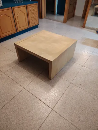 Mesa de centro de madera color beige