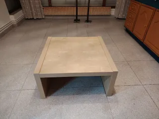 Mesa de centro de madera color beige