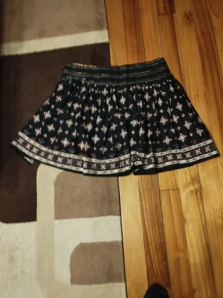 Falda Roxy negra con estampado floral