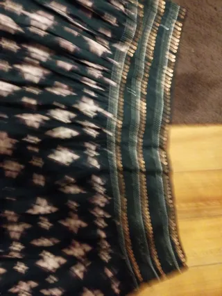 Falda Roxy negra con estampado floral