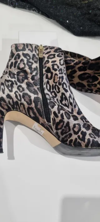 Botines tacón fiesta cremallera leopardo