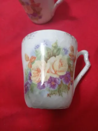 Caffettiera e 6 tazze in porcellana antica