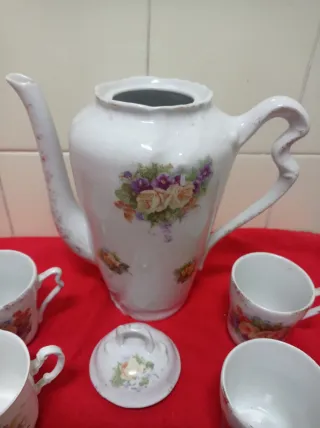 Caffettiera e 6 tazze in porcellana antica