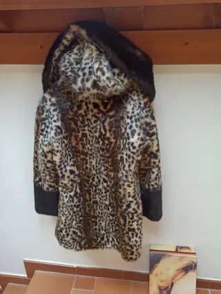 Abrigo vintage estampado animal piel sintética