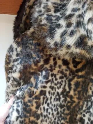 Abrigo vintage estampado animal piel sintética