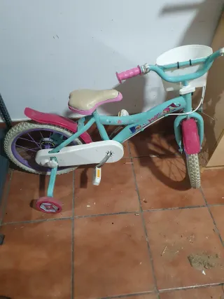 Bicicleta infantil azul y rosa