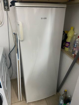 Nevera pequeña blanca