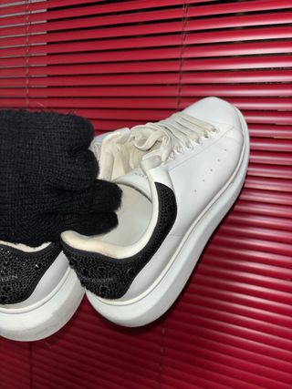 Alexander McQueen Sneakers Blancas con Pedrería