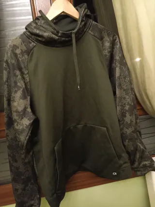 Sudadera Gap con capucha y bolsillos