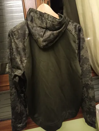 Sudadera Gap con capucha y bolsillos