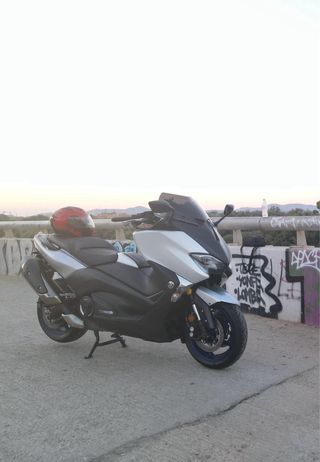 Yamaha T-MAX