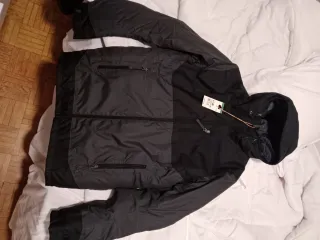 Chaqueta Quechua Negra Impermeable Frío