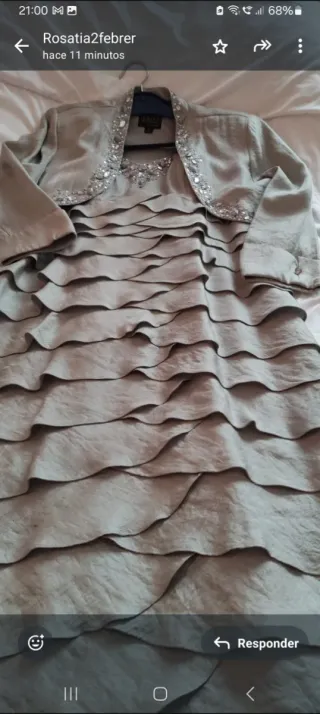 Vestido de fiesta gris perla con torera