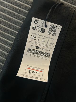 Falda negra Stradivarius