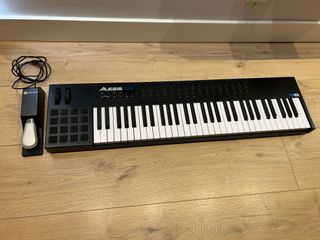 Teclado Controlador Alesis VI61