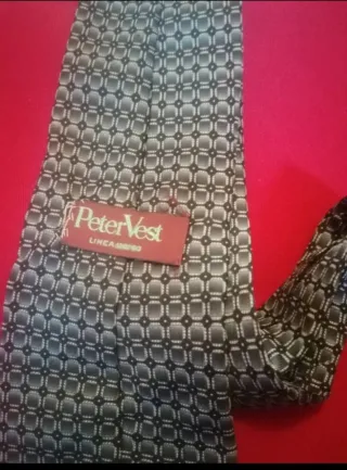 Gravata preta e cinza com padrão