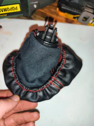 Pomo Volkswagen Golf Negro/Rojo