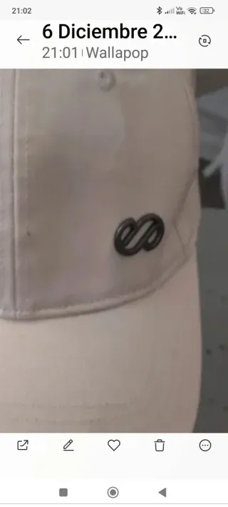 Gorra blanca con logo